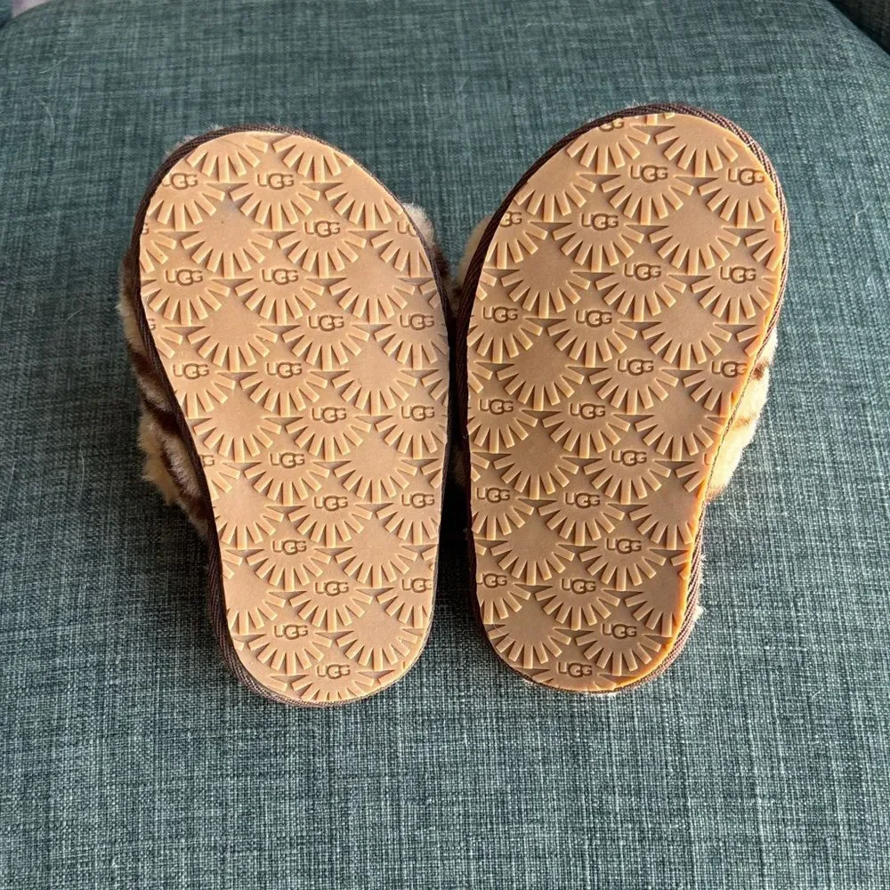 UGG Fluff Yeah Tiger stuffie kids Furry house shoes Slippers slides size 6 NWOT